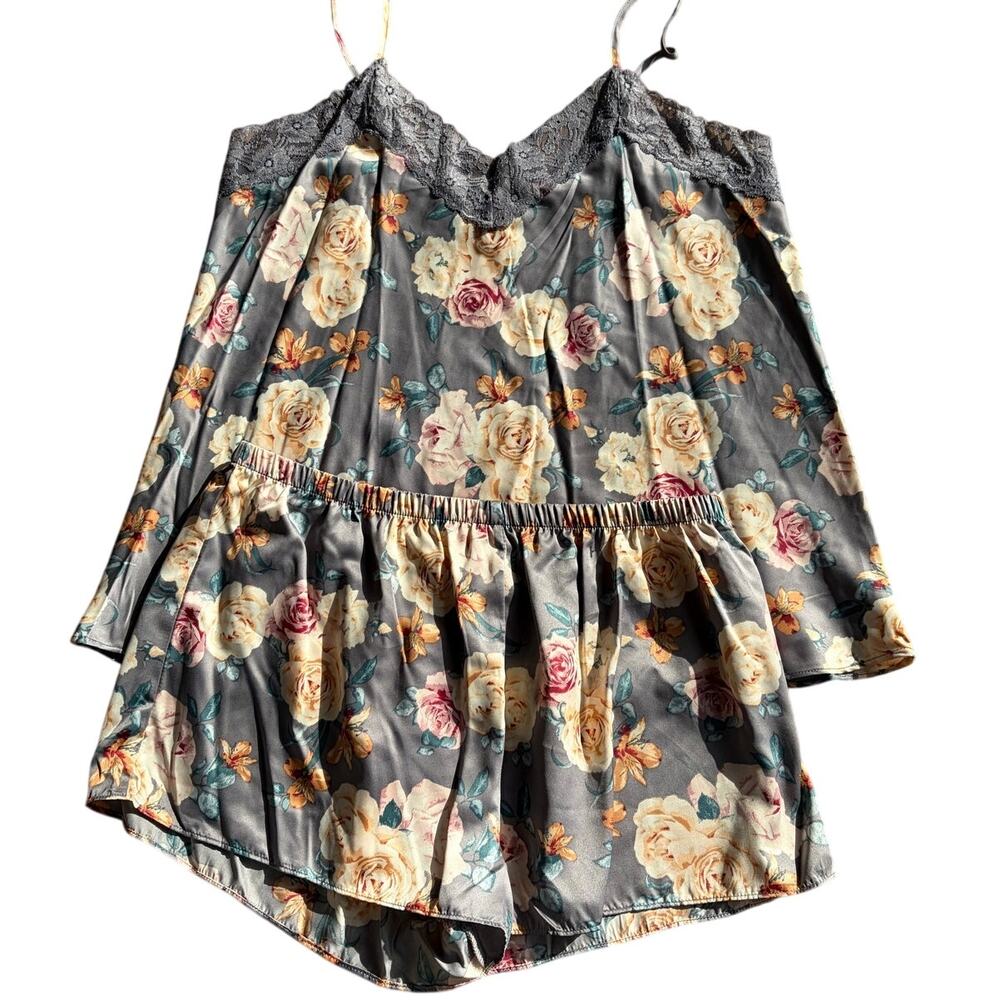 Flora Nikrooz Silky Gray Floral Pajama Set Sz M